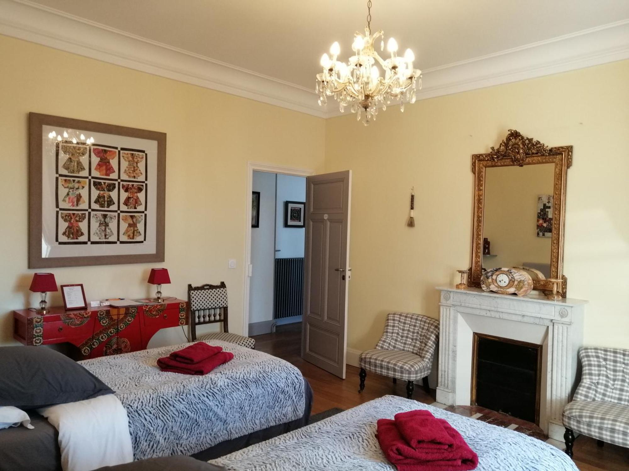 Chambres D'Hotes De Luxe Cote Parc-Cote Jardin Avec Parking Prive Gratuit Nevers Exterior photo