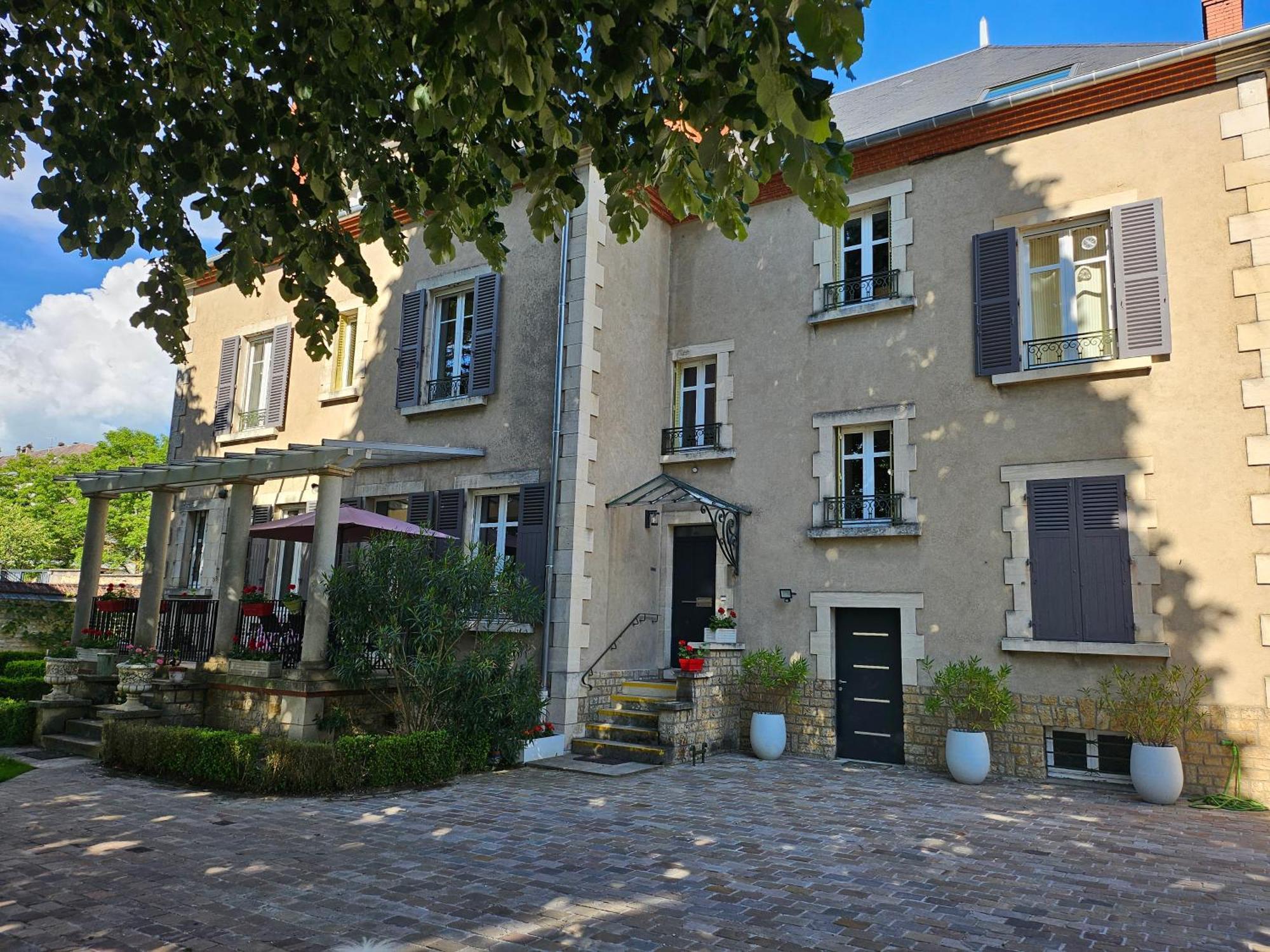 Chambres D'Hotes De Luxe Cote Parc-Cote Jardin Avec Parking Prive Gratuit Nevers Exterior photo