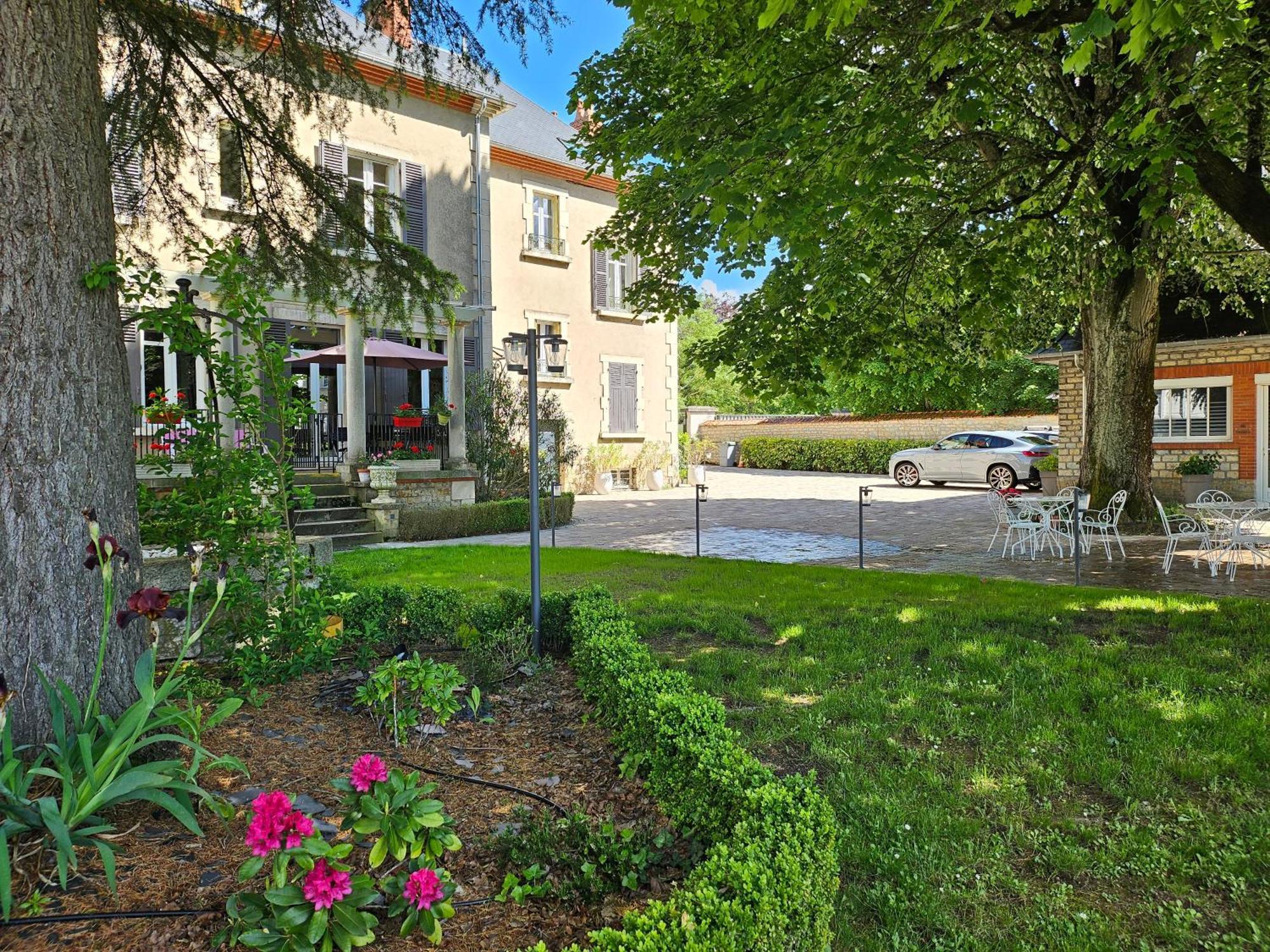 Chambres D'Hotes De Luxe Cote Parc-Cote Jardin Avec Parking Prive Gratuit Nevers Exterior photo