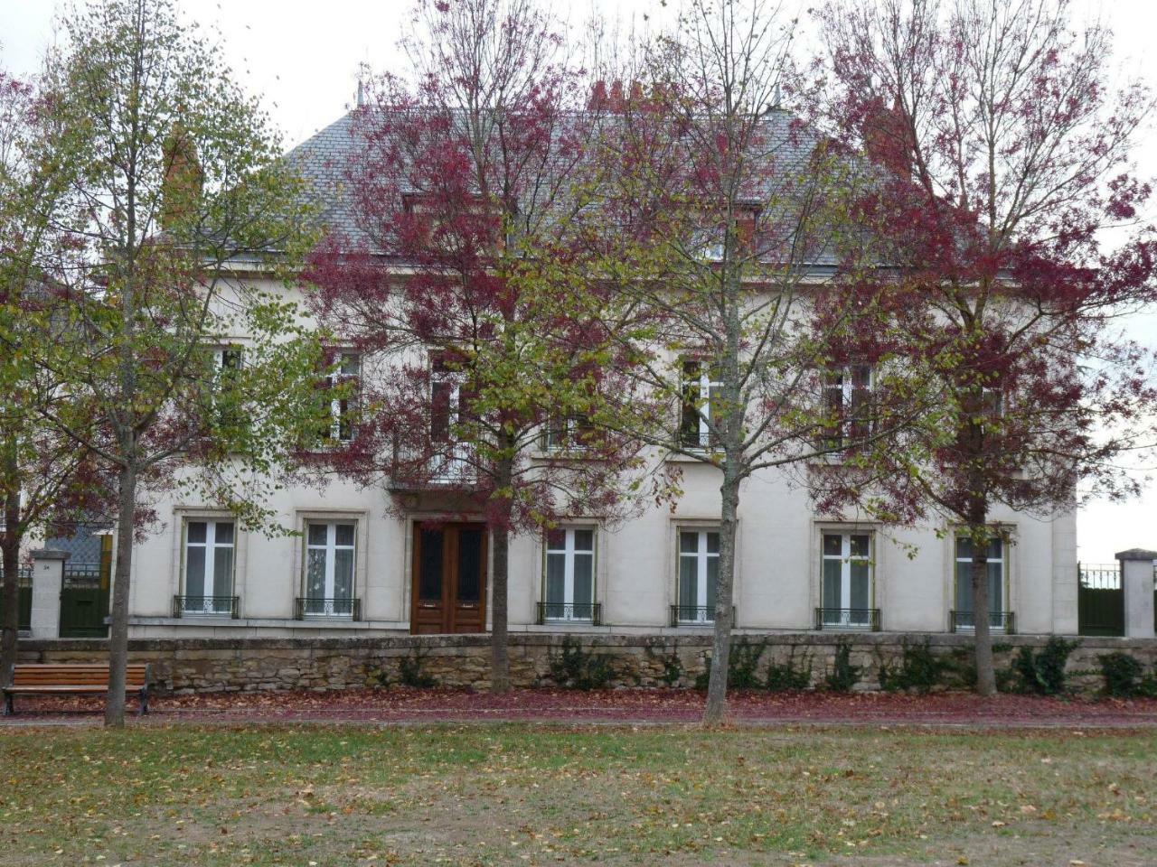 Chambres D'Hotes De Luxe Cote Parc-Cote Jardin Avec Parking Prive Gratuit Nevers Exterior photo